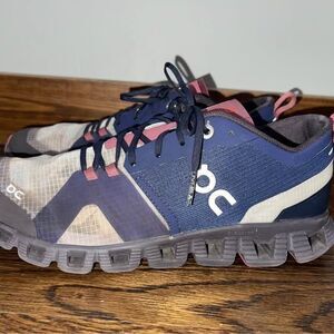 Women’s Size 8 On Cloud Running Athletic Shoes